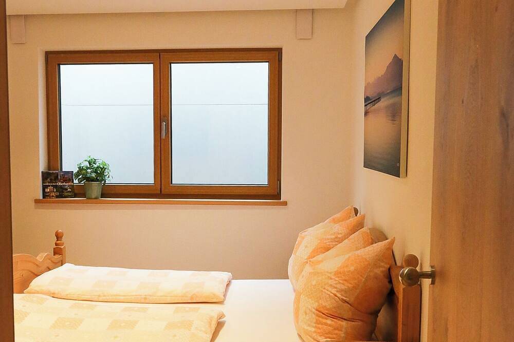 Ganze Wohnung, Kleine gemütliche Kellergeschoss-Wohnung im Chiemgau in Obing, Landkreis Traunstein