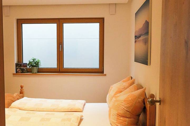 Ganze Wohnung, Kleine gemütliche Kellergeschoss-Wohnung im Chiemgau in Obing, Landkreis Traunstein