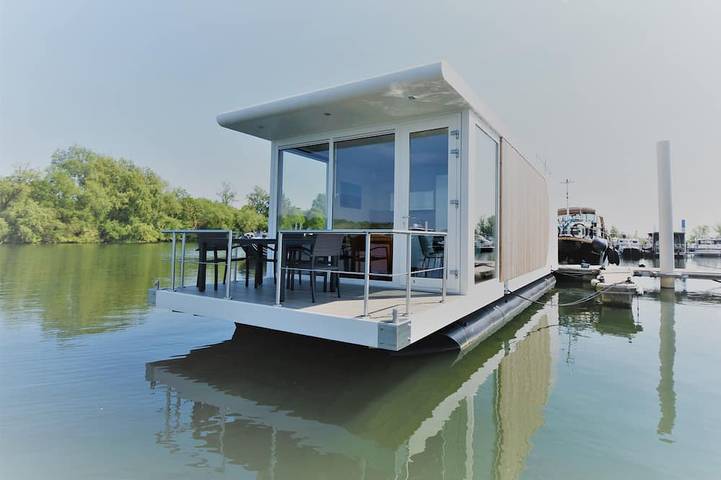 Hausboot für 4 Personen, mit Balkon und Garten in Maastricht