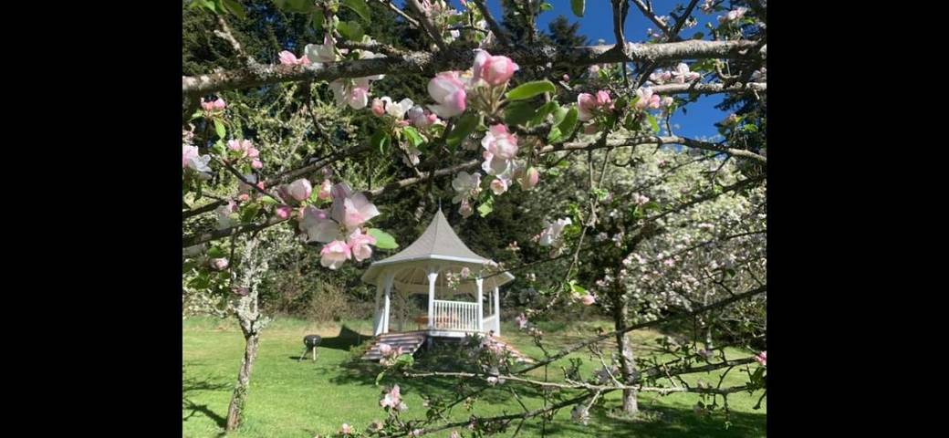 Maison d’hôte pour 4 personnes, avec piscine et bassin pour enfant ainsi que jardin et vue dans le Cantal - 2