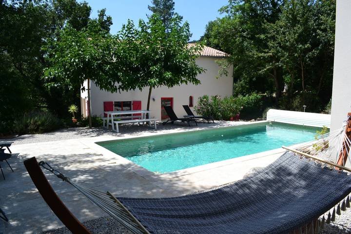 Gîte pour 6 personnes, avec piscine à Pardailhan