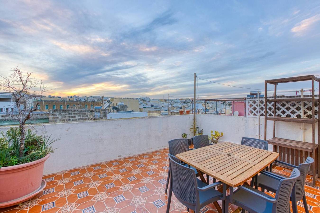 St James the Traditional 4-Bed Townhouse + Terrace in Tas-Sliema, Insel Malta