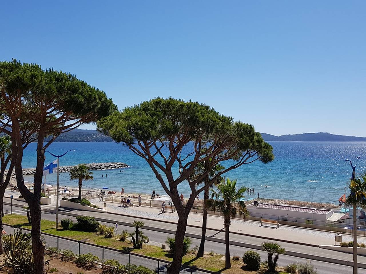 Studio entier, Studio cabine climatisé avec terrasse, parking, animaux admis in Cavalaire-sur-Mer, Parc national de Port-Cros