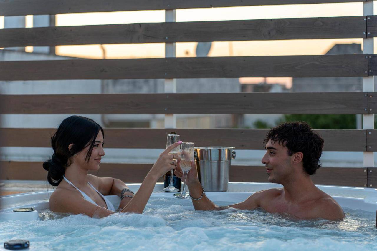 Il Panoramico - Terrazza e Jacuzzi in Neviano, Golf von Tarent