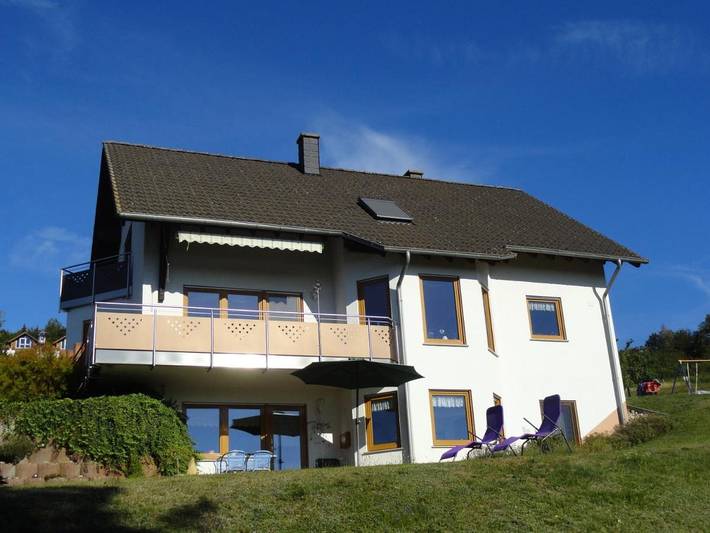 Ferienwohnung für 2 Personen, mit Terrasse und Garten sowie Ausblick in Horath