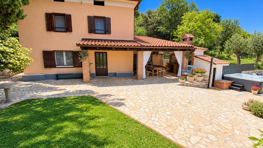 Villa per 6 persone, con Idromassaggio e Terrazza nonché Giardino in Arbe