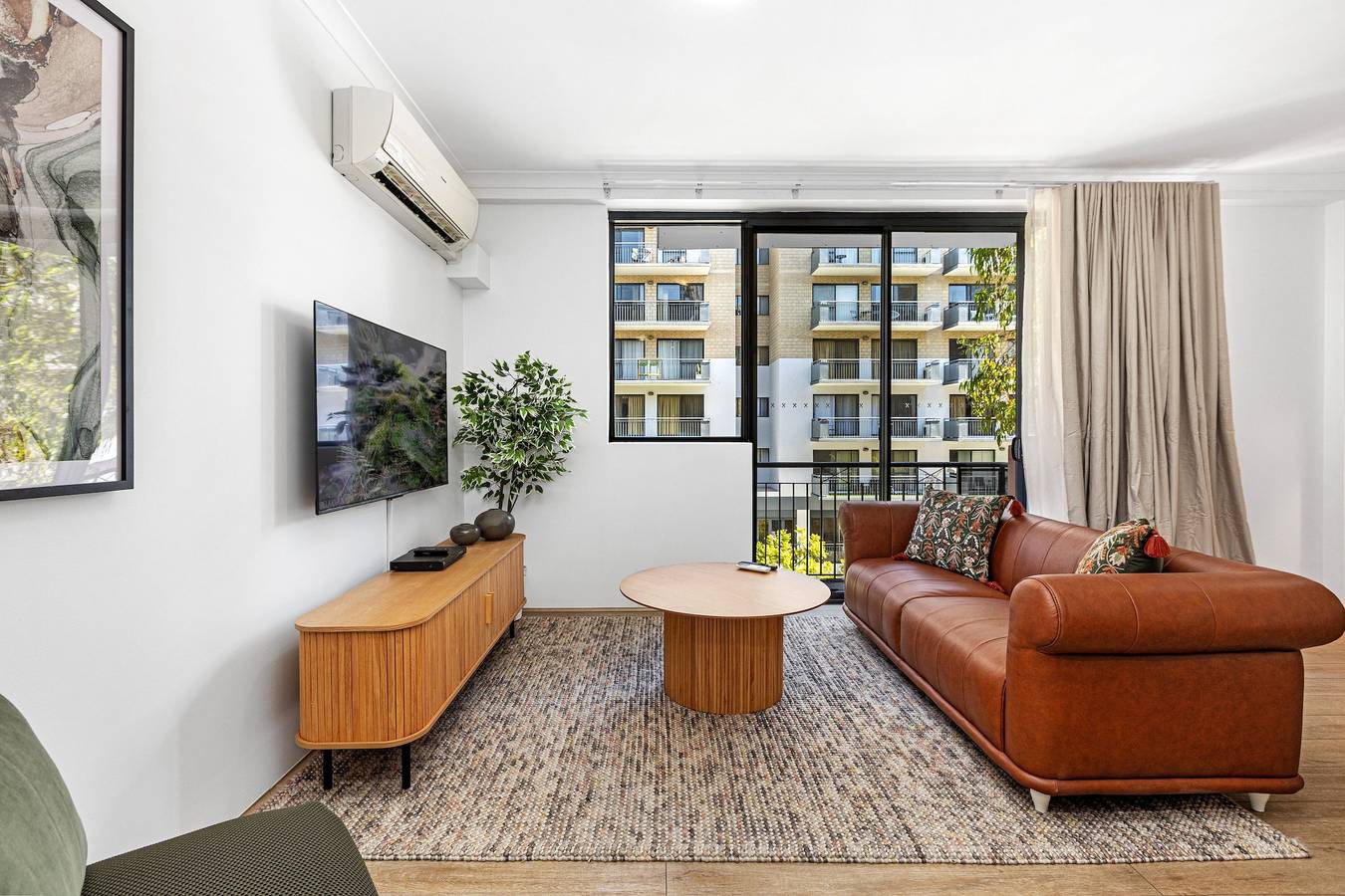Entire apartment, Stunning 1Bdr Paradise - Gym/Pool in East Perth, Perth