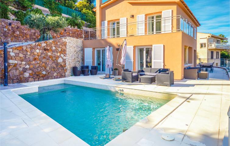 Casa de vacaciones para 8 personas, con jardín además de terraza y piscina - 1