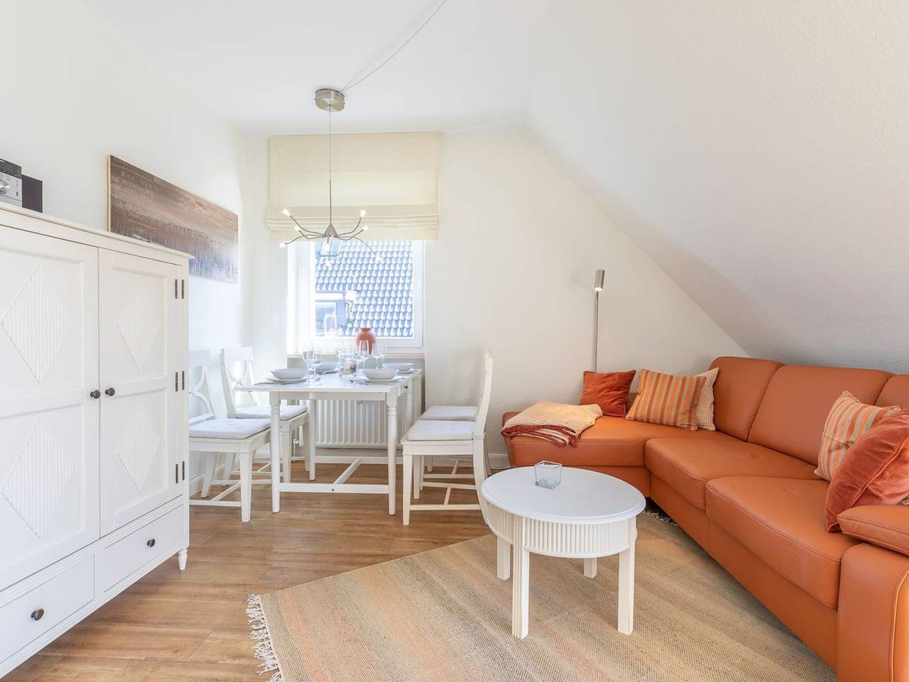 Ganze Ferienwohnung, Haus Sonnenschein Whg. G - Drei Raum Appartement im Obergeschoss und Dachgeschoss mit ca. 65m² Nutzfläche. in Wenningstedt, Sylt