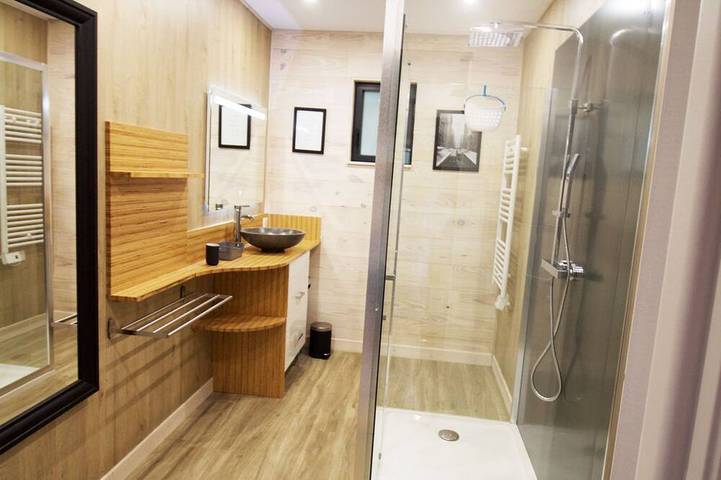 Graziella  gîte 95 m² climatisé 6 personnes 2 salles de bain in Doucier, Jura Francais