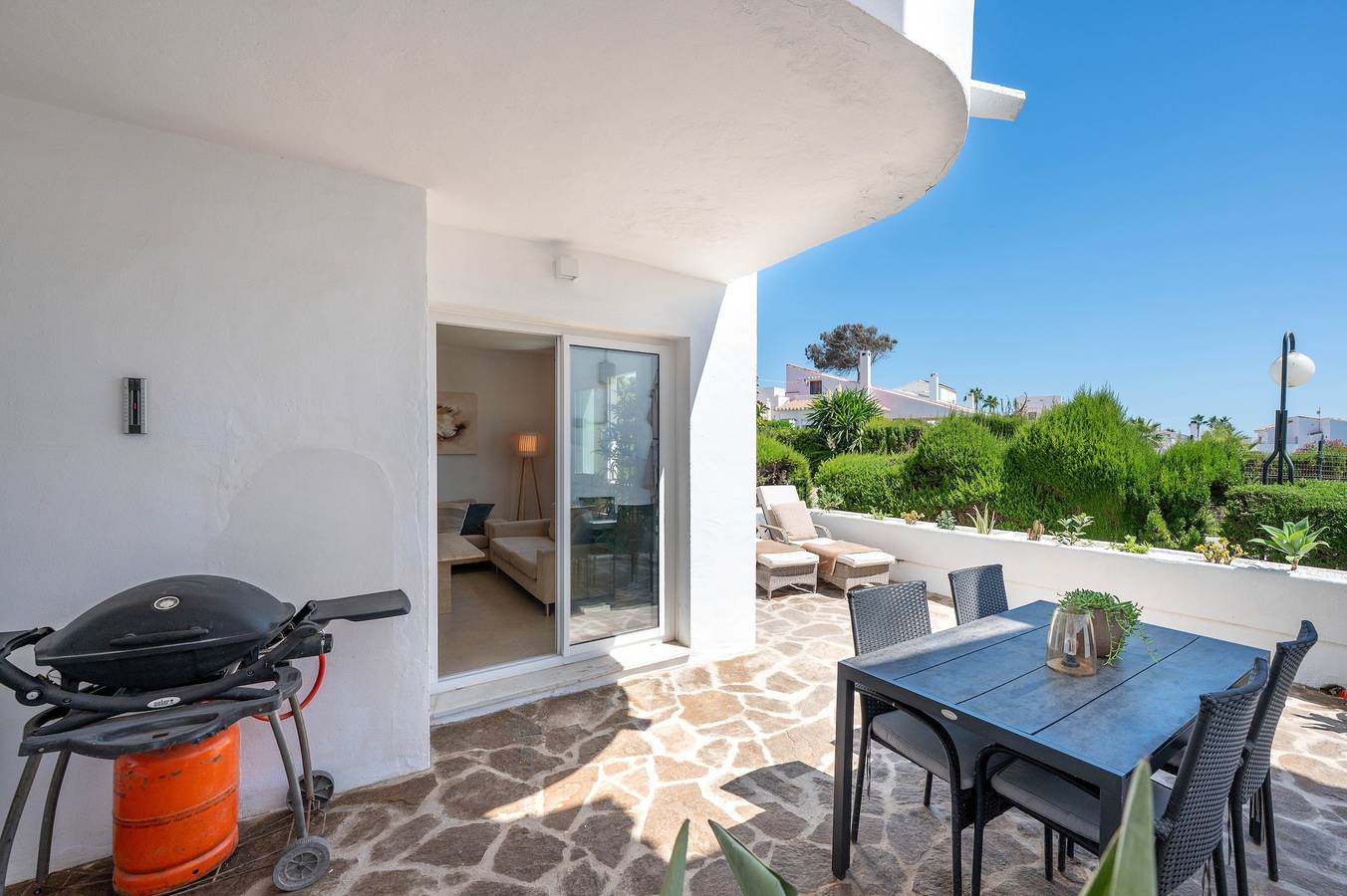 Holiday Home Rocas del Mar with Sea View, Pool, Garden & Wi-Fi in La Cala de Mijas, Mijas