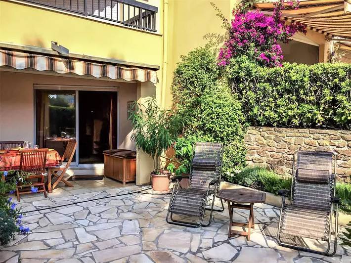 Appartement de vacances pour 4 personnes, avec piscine et terrasse