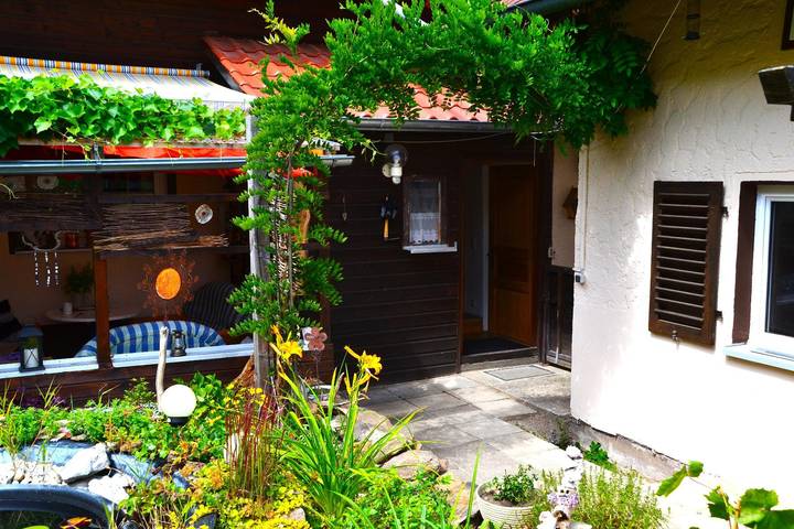 Ferienwohnung für 5 Personen, mit Balkon und Balkon/Terrasse sowie Terrasse und Garten