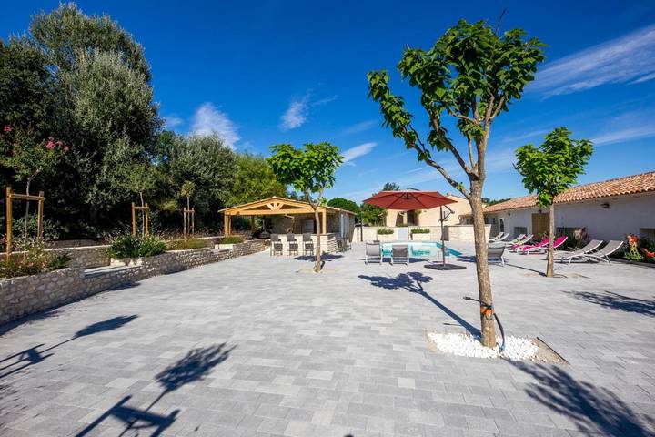 Location de vacances pour 9 personnes, avec piscine et jardin, animaux acceptés à Céreste - 3