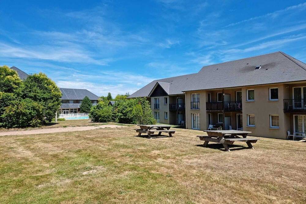 Appartement entier, Modern studio with pool near Honfleur in Équemauville, Région de Lisieux