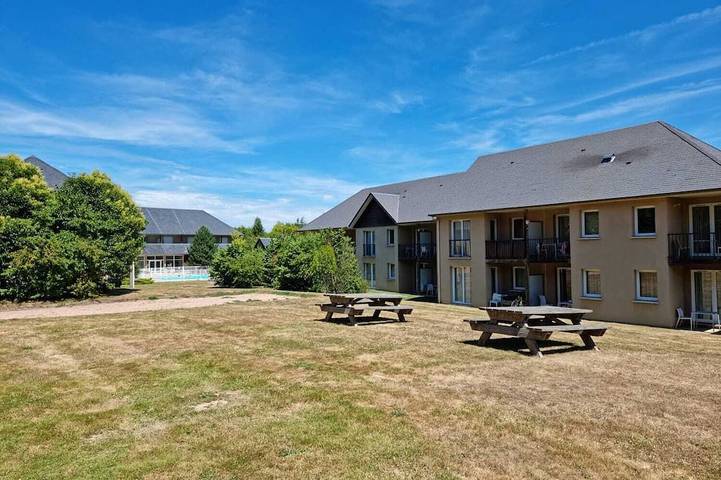 Location de vacances pour 3 personnes, avec Jardin et Piscine à Équemauville