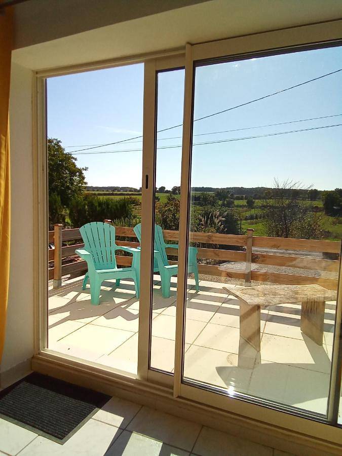 Gîte pour 3 personnes, avec vue et jardin à Saint-Mandé-sur-Brédoire - 2