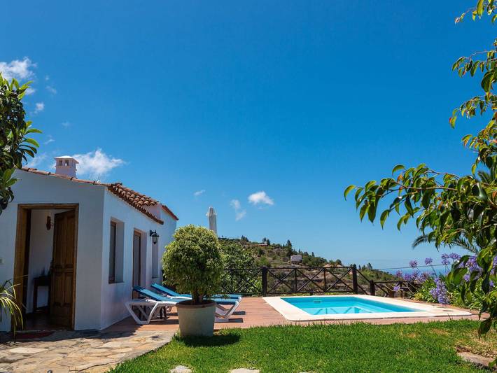 Ferienhaus für 3 Personen, mit Terrasse und Garten sowie Pool in Tijarafe