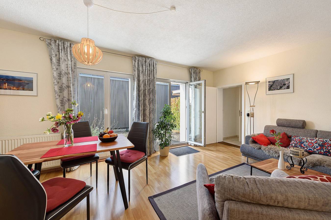 Ganze Wohnung, Ferienwohnung "Rosenrot" am Bodensee mit Wlan & Terrasse in Überlingen, Region Bodensee-Oberschwaben