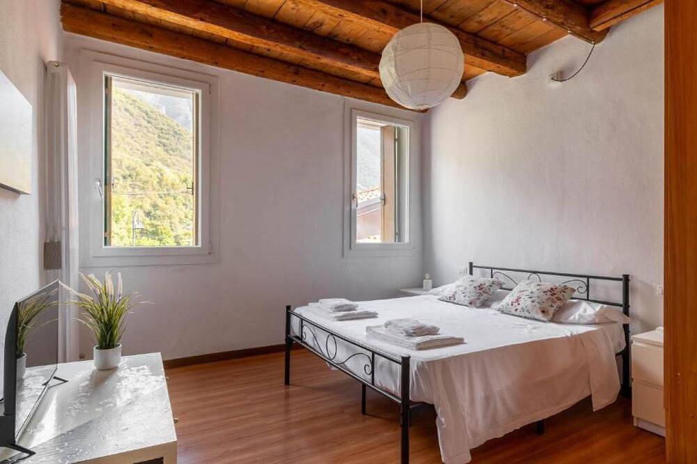 River view room with private bathroom, Valbrenta in Campolongo sul Brenta, Valbrenta