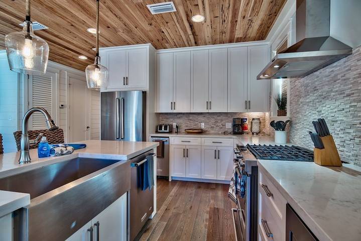 Vacation rental for 12 people, with pool and yard in Alys Beach