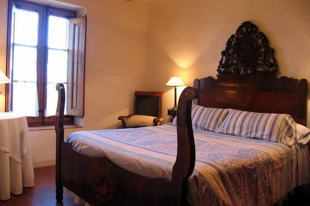 Comfortable house, garden of 24,200 m2. Private pool, barbecue. Wifi in Valls, Alt Camp