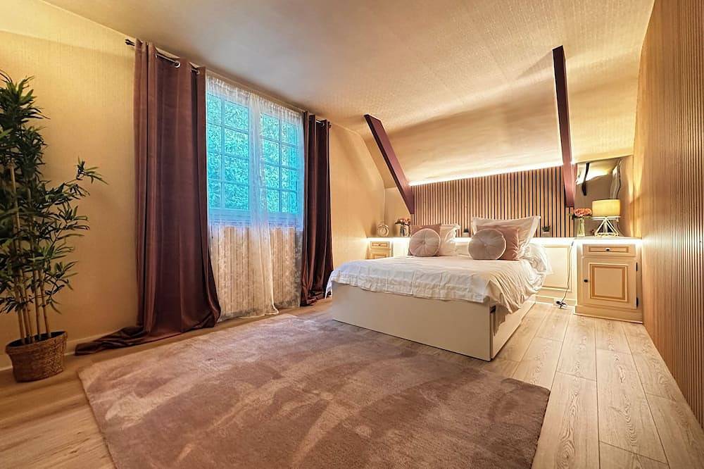 Villa with Us Ranch-style games room in Saint-Fargeau-Ponthierry, Parc naturel régional du Gâtinais français