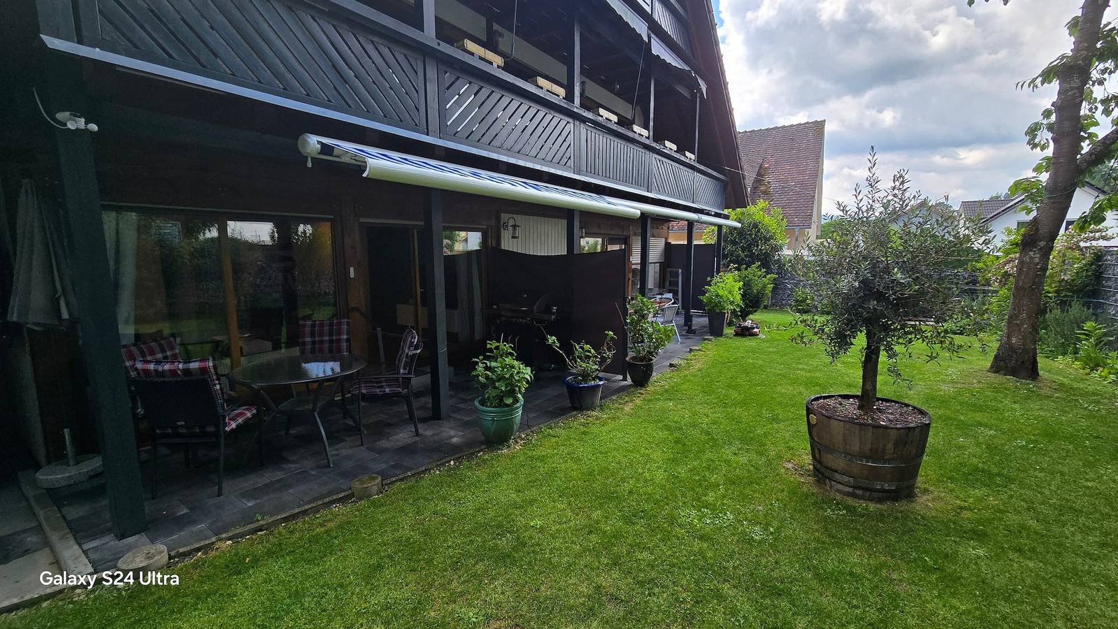 Ganze Wohnung, Modern eingerichtete Ferienwohnung Casa Karin mit Terrasse, Garten und Sauna in Bodman-Ludwigshafen, Landkreis Konstanz