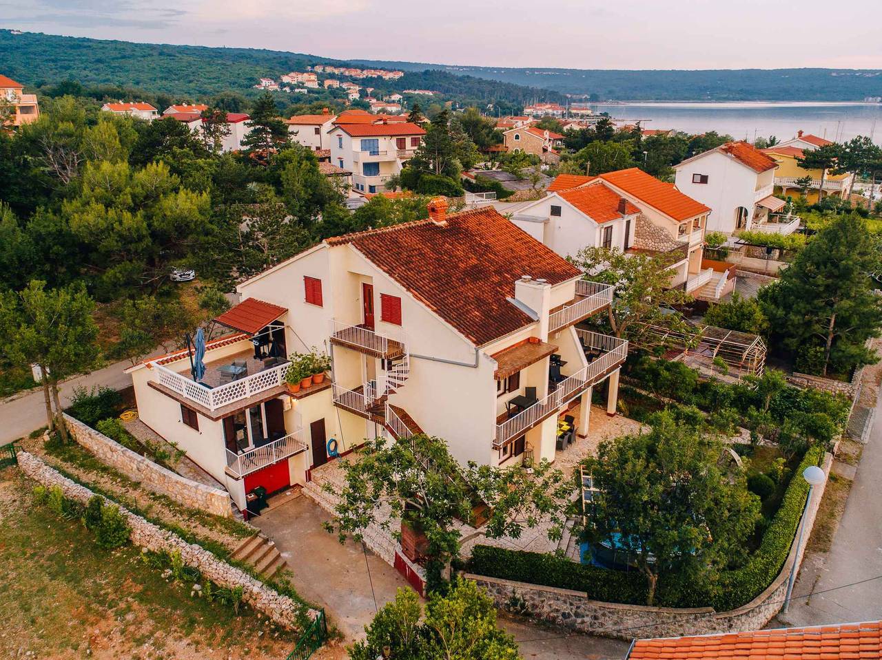 Entire vacation apartment, Holiday apartment with sea view and pool  in Klimno, Krk