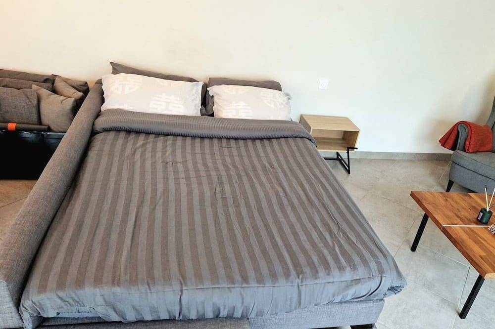 Apartamento entero, Independent studio with Jacuzzi in Sartrouville, Yvelines