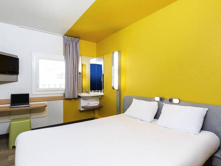 Hôtel pour 3 personnes, avec terrasse et vue, animaux acceptés à Paris - 3