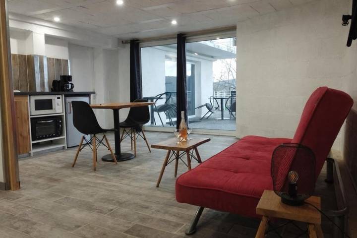 Gîte pour 4 personnes, avec jardin ainsi que terrasse et vue à Orchamps-Vennes