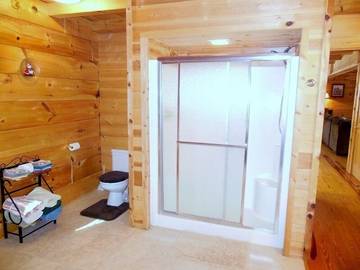 Log Cabin for 6 Guests in Page County, Picture 1