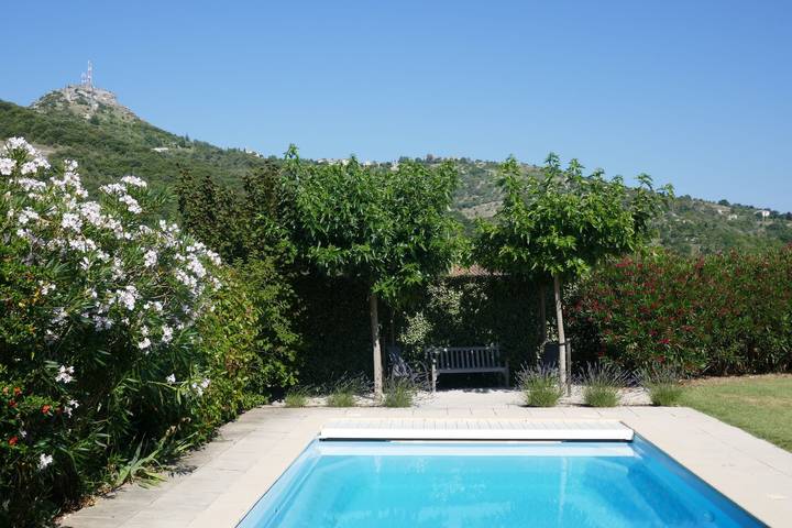 Villa pour 8 personnes, avec piscine ainsi que balcon et jardin à Vallon-Pont-d'Arc - 2
