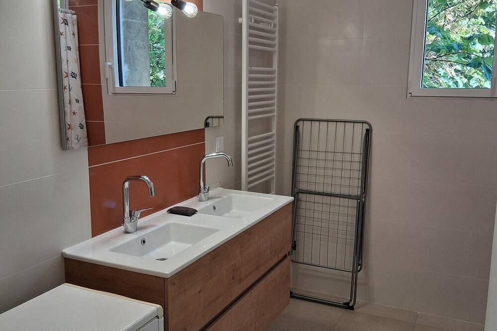 Detached house with garden on the Rhone in Tain-l'Hermitage, Valence region