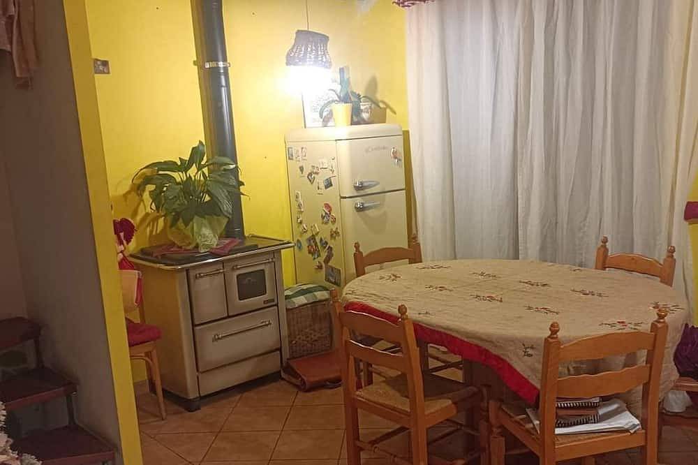 Entire apartment, Your home in the Castelli Romani Cozy apartment on the outskirts of Rome in Frascati, Parco Regionale dei Castelli Romani