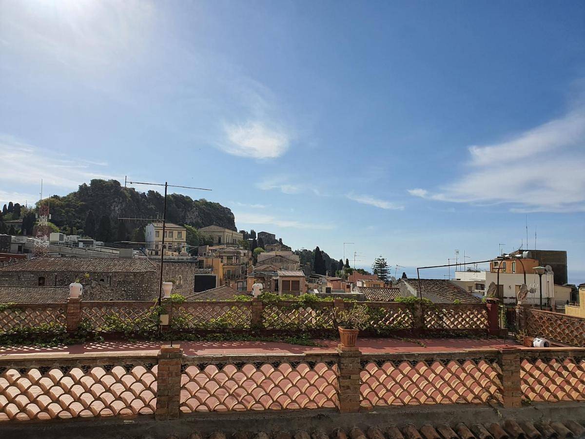 Single Room with Shared Bathroom in Taormina, Provincie Messina