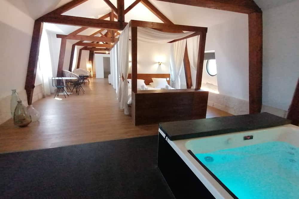 Très Grand Loft Sous Les Toits - Château La Vidalle in Vendres, Mediterranean Coast (France)