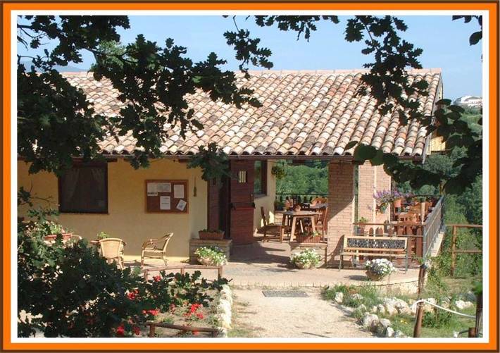 Appartement de vacances pour 4 personnes, avec Terrasse et Jardin ainsi que Piscine et Vue à Cervaro