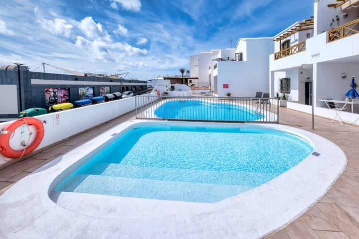 Holiday home for 4 people, with pool and terrace as well as ocean view in Puerto del Carmen Old Town
