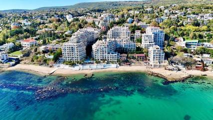 Ferienwohnung für 4 Personen, mit Kinderpool und Pool sowie Ausblick und Garten am Goldstrand