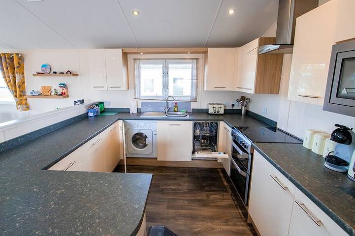 Camping for 8 people, with pool in East Sussex