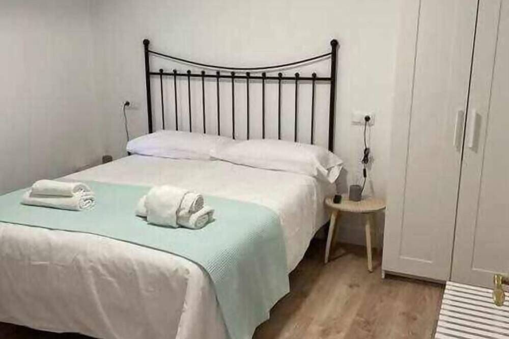 Entire apartment, Land. Beautiful apartment. Villa de Gredos in Navarredonda de Gredos, Ávila Region