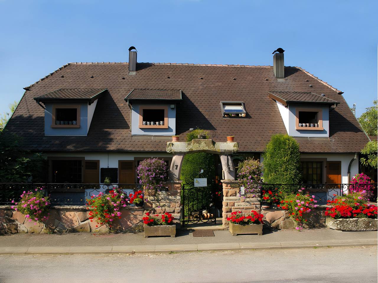 Ganze Wohnung, Ferienwohnung „Gîte Éclat De Soleil“ mit privater Terrasse, Gemeinschaftsgarten & Wlan in Beblenheim, Rappoltsweiler und Umgebung