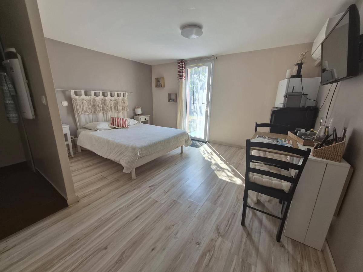 Chambre d hôtes indépendante dans village médiéval in Creissels, Parc naturel régional des Grands Causses