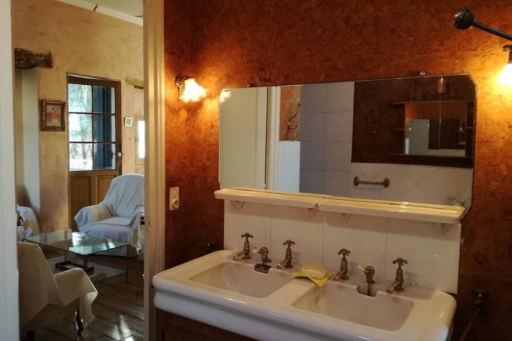 House with Garden in Hendaye City Center in Hendaye, Bayonne region