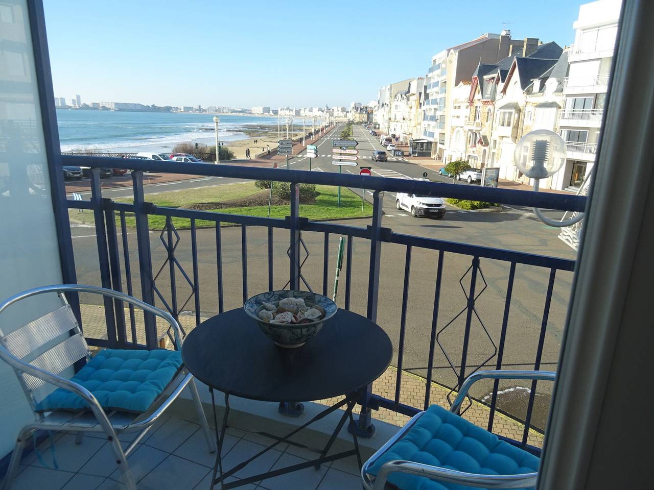 Entire apartment, Seafront studio in Les Sables-d'Olonne, pet-friendly in Les Sables-d'Olonne, Vendée