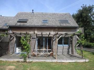 Gîte pour 2 personnes, avec terrasse et jardin dans La Chapelle-Caro