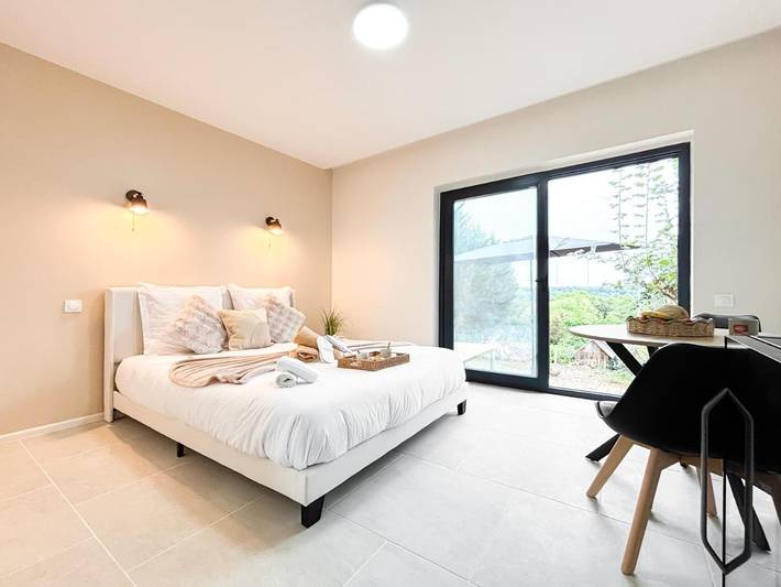 Gîte pour 2 personnes, avec terrasse ainsi que piscine et vue à Saint-Fargeau-Ponthierry - 3