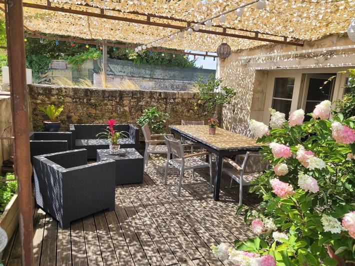 Gîte pour 4 personnes, avec terrasse et jardin à Crazannes